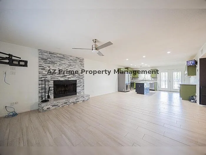 17601 N 18th Dr — Photo 3