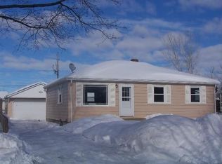 2242 Magnolia Ln, Green Bay, WI 54304