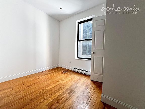4th image of 4 W 108th St APT 23