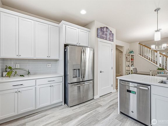 5th image of 4761 Spring Brook Street