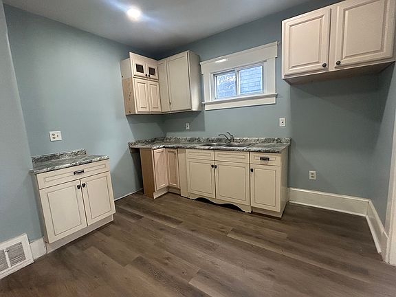 3rd image of 3866 W 42nd St