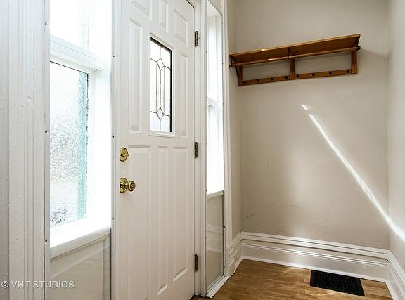 2nd image of 1042 Marengo Ave