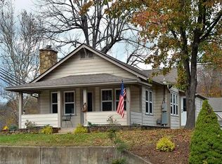 2 Banks Town Rd, Weaverville, NC 28787