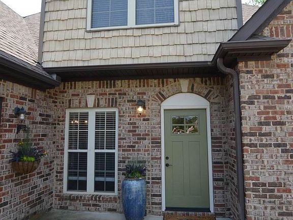 3rd image of 1032 English Oak Dr