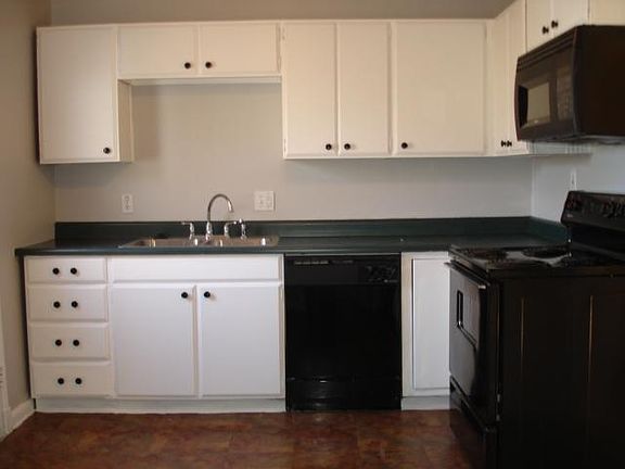 2nd image of 909 Cleary Ave
