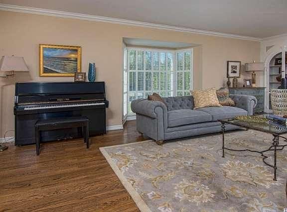 4th image of 840 Sierra Madre Blvd