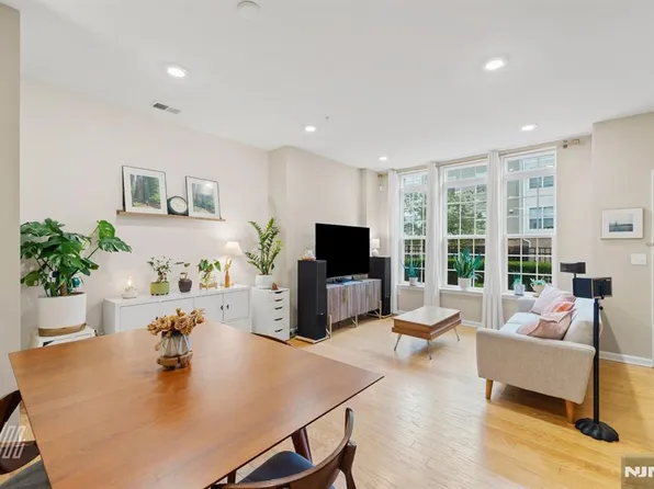 5 Wesmont Dr, Wood Ridge, NJ 07075