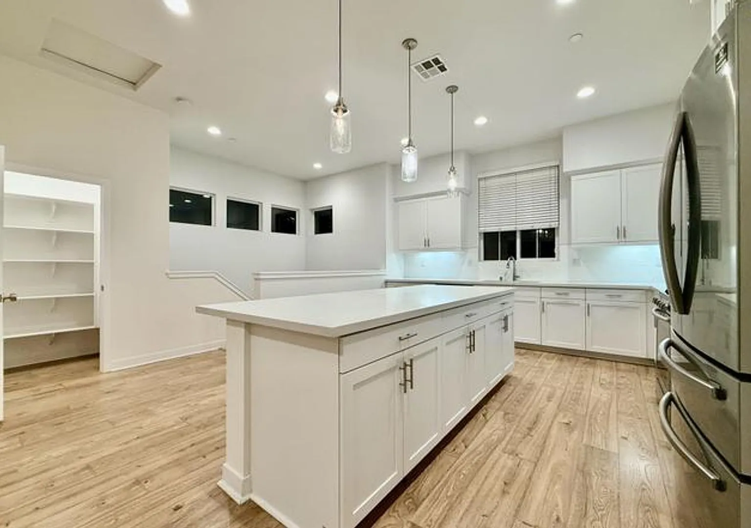 Modern 4BR West Hills Home for Rent | Gated Community + Private Patio — Photo 1