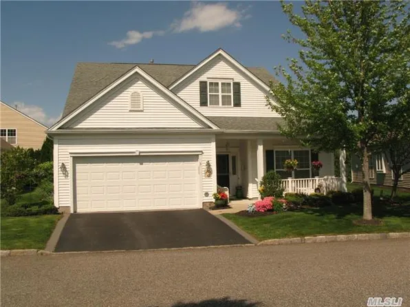 3 Berwick Ct, Mount Sinai, NY 11766