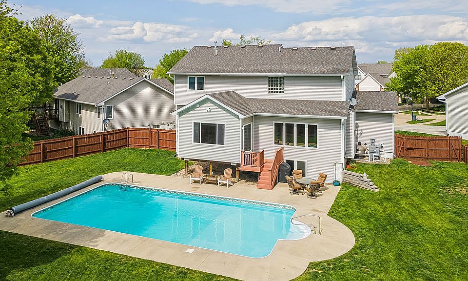 1st image of 1000 SE Cypress Ct