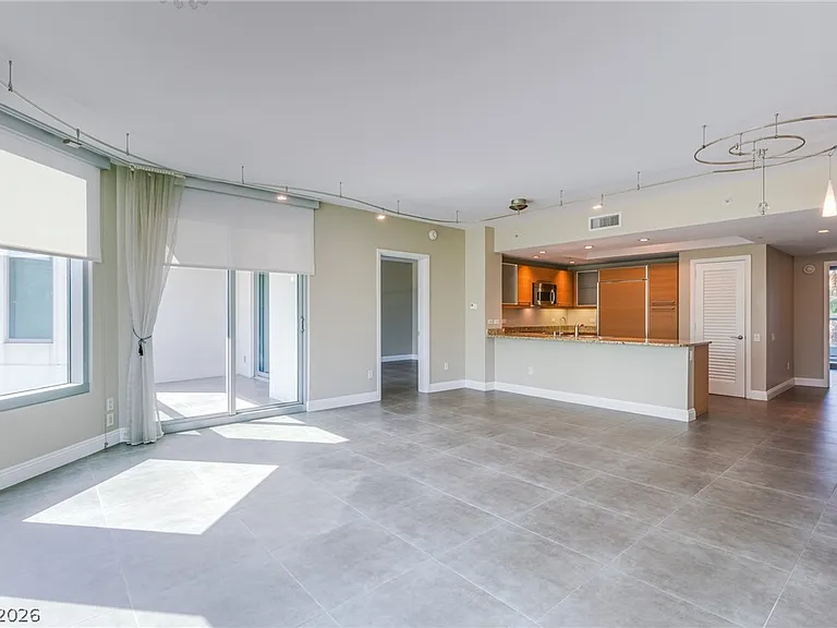 222 Karen Ave #201 — Photo 12