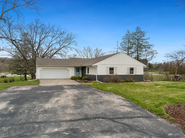 515 Woodland Dr, Dixon, IL 61021