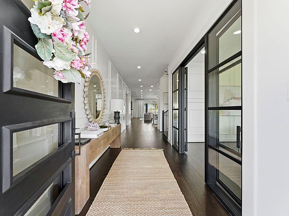 5th image of 802 W 30th St