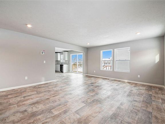 5th image of 641 Petoskey Stone Dr