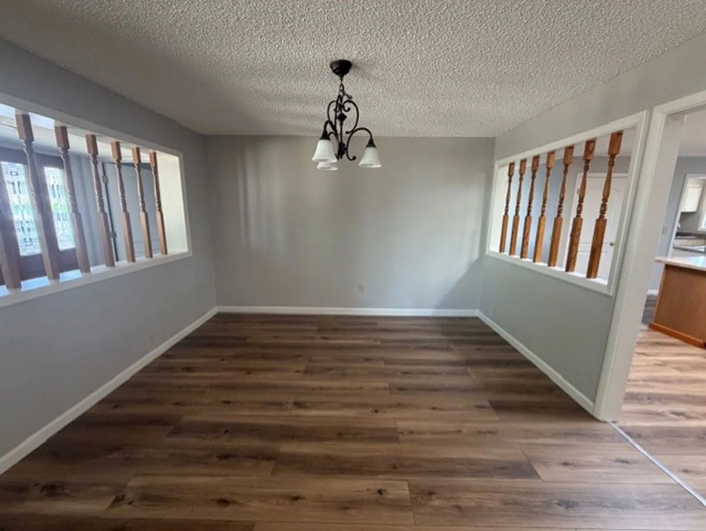 3 Beedroom 3.5 Bath House with Detached Unit — Photo 4