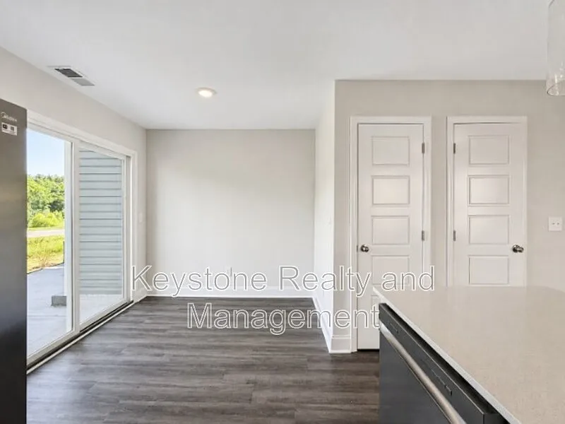 2 bed, 2.5 bath, 1224 sqft, $1,495 — Photo 4