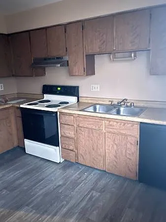 1416 E 9th St #3 — Photo 7