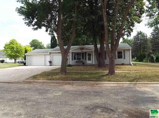 208 5th Ave, Sibley, IA 51249