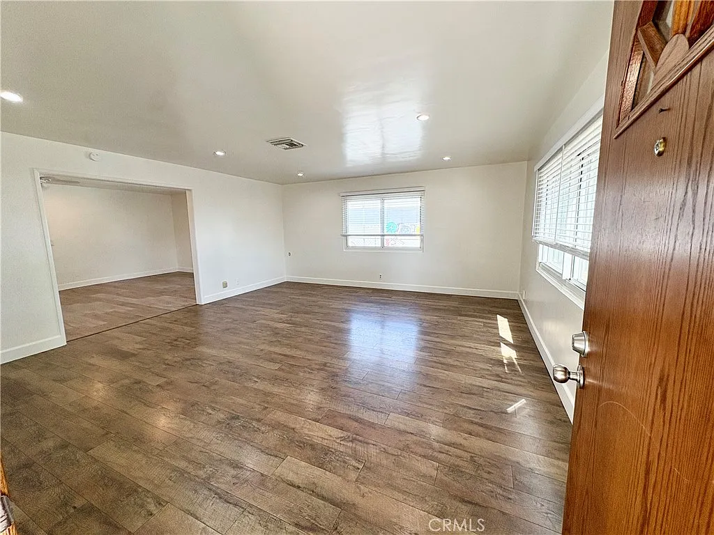 3 bed, 1256 sqft, $2,800 — Photo 3