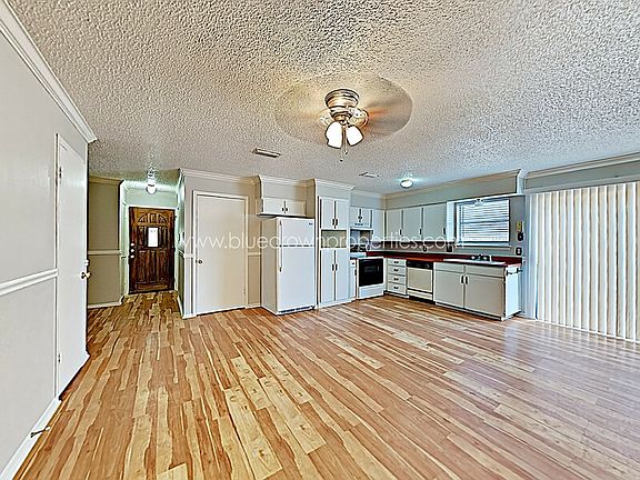 3rd image of 2006 Laurel Oaks Dr