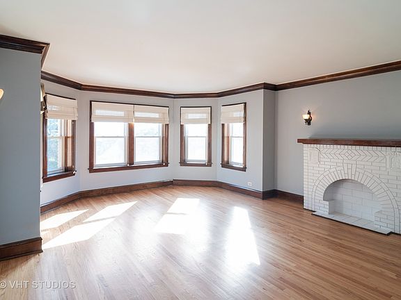 2nd image of 1030 N Austin Blvd #3S