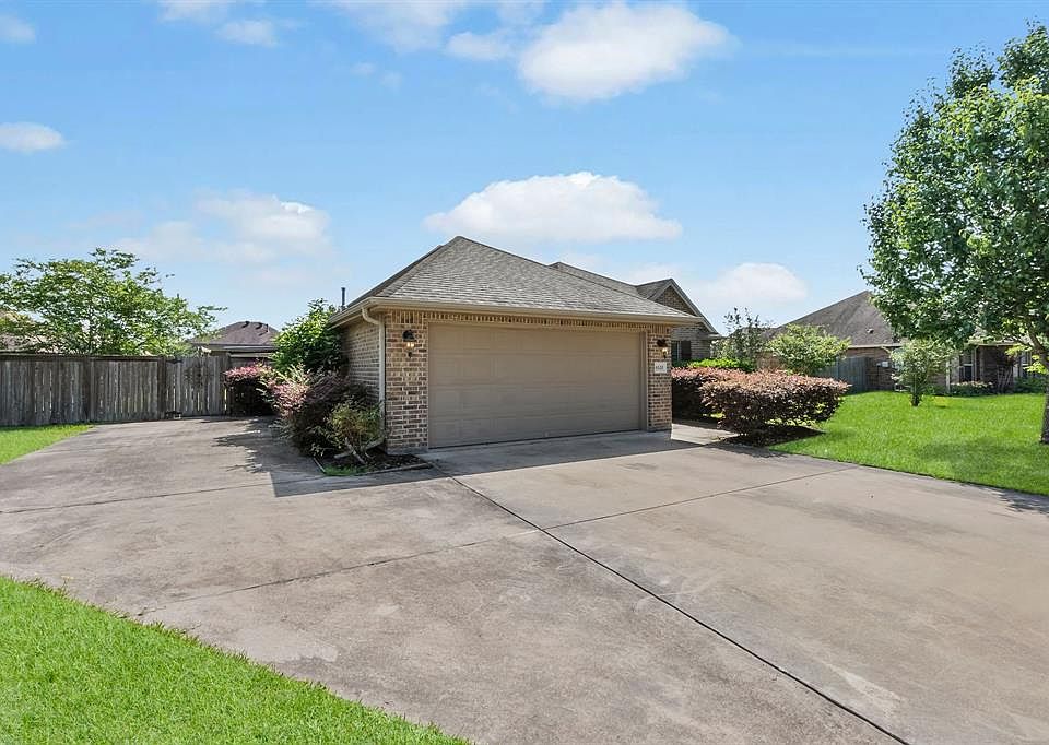 1st image of 6520 Woodridge Dr