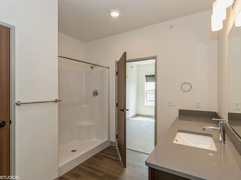 The Leo at the Hub Apartments — Photo 29