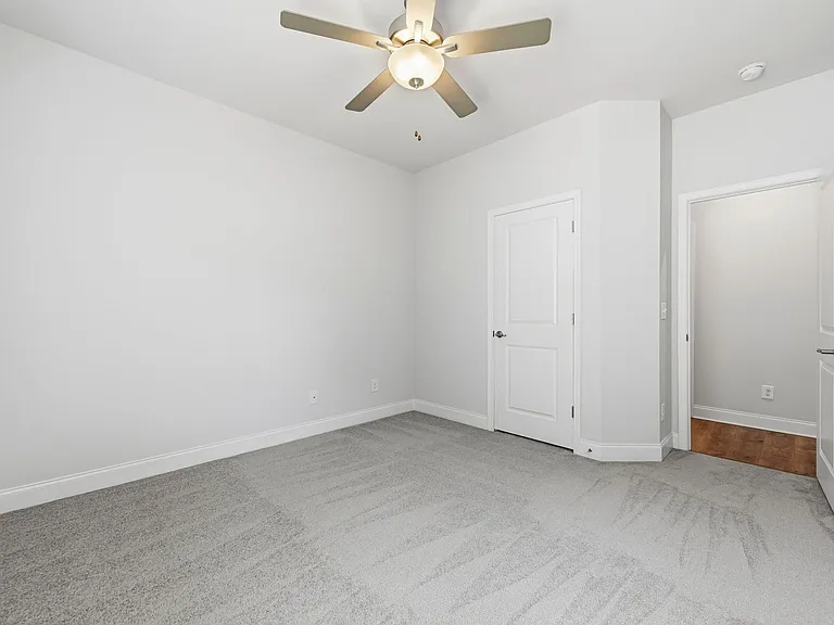 903 Eakins Ln — Photo 20