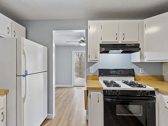 3rd image of 73 Kennedy Dr #73