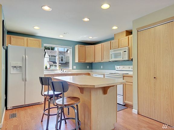 5th image of 2715 8th St SE