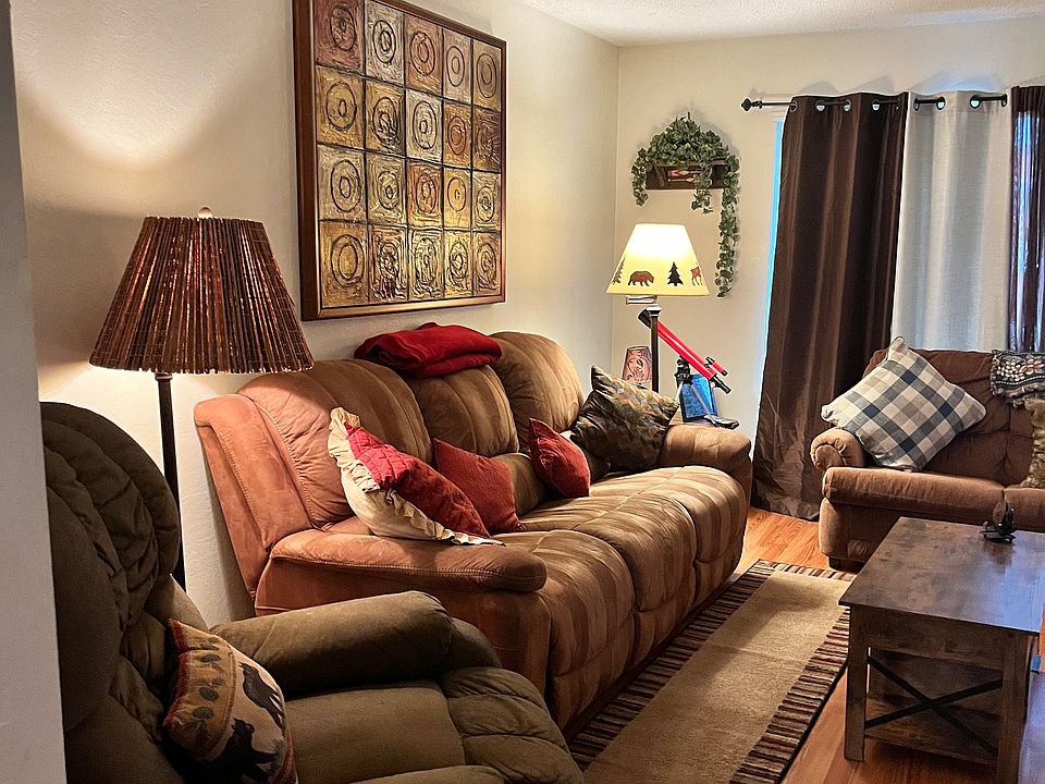 Recliner & 2 couches