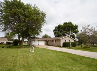 403 Barr St, Olin, IA 52320