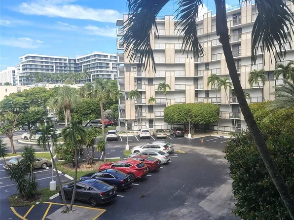 20400 W Country Club Dr APT 303, Aventura, FL 33180