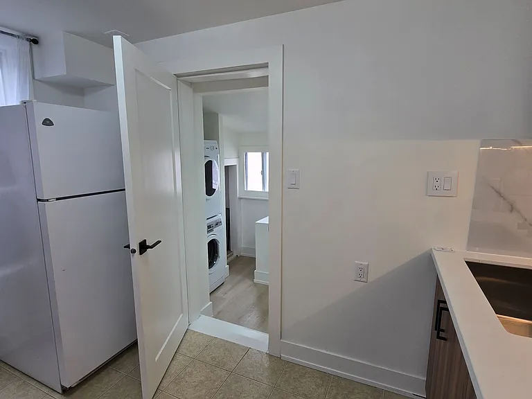 2886 Lake Shore Blvd W #1 — Photo 16