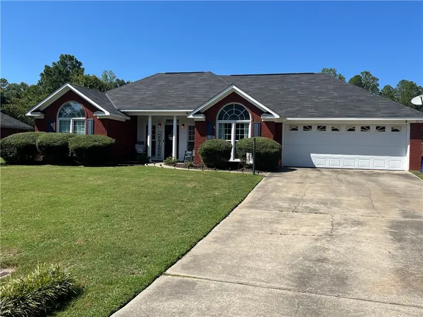 195 Windsong Way, Smiths Station, AL 36877