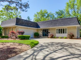 1124 W Golf Rd, Libertyville, IL 60048