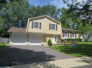 441 N Pinecrest Rd, Bolingbrook, IL 60440