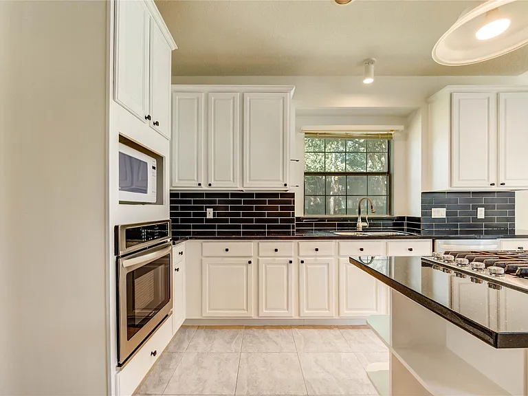 8803 Memorial Creek Dr — Photo 27