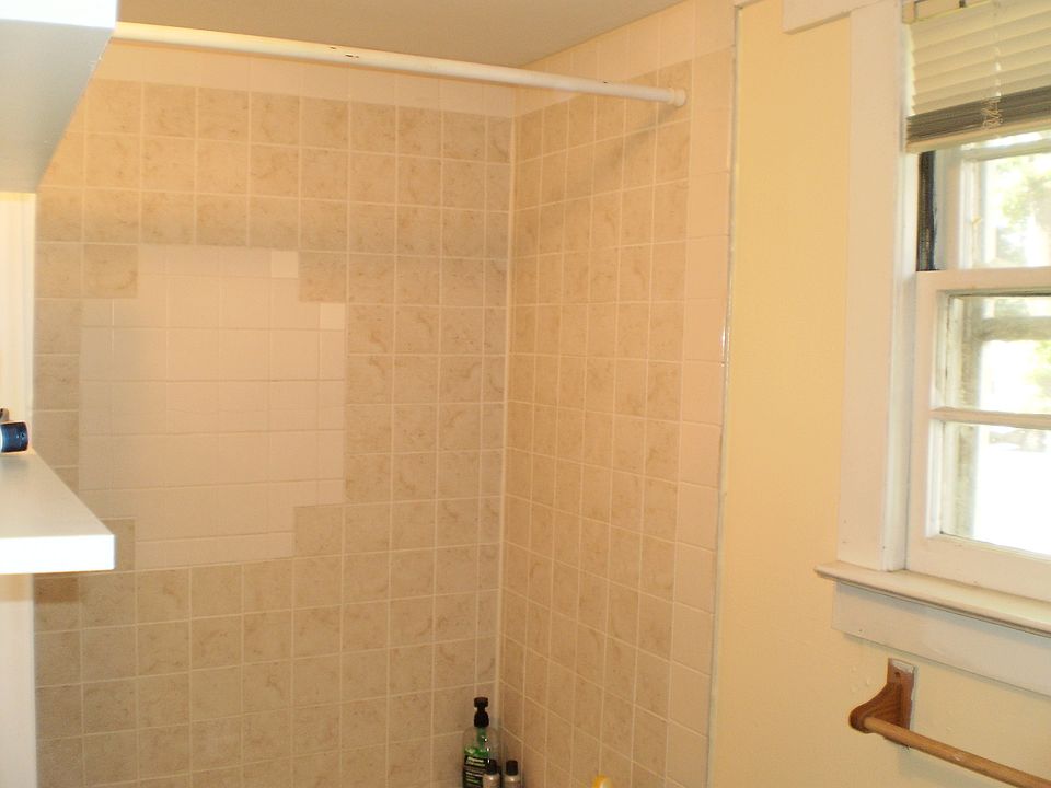 Bathroom w/ shower