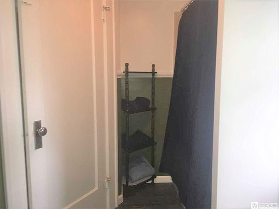 4th image of 122 Superior St