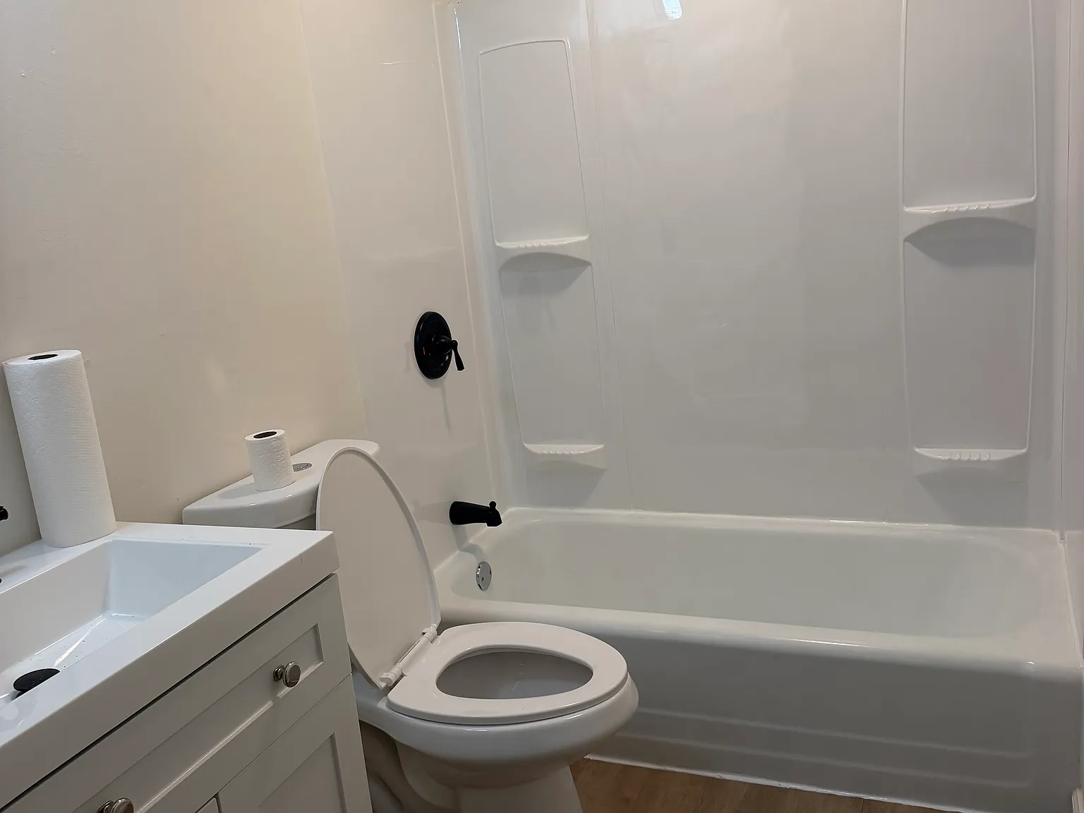 3 bed, 1160 sqft, $2,200 — Photo 4
