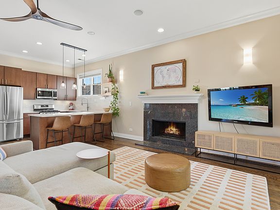 3rd image of 1313 W Carmen Ave #3N