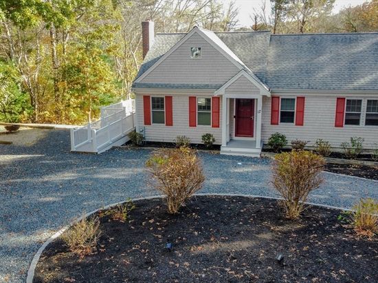 17 Degrass Rd, Mashpee, MA 02649