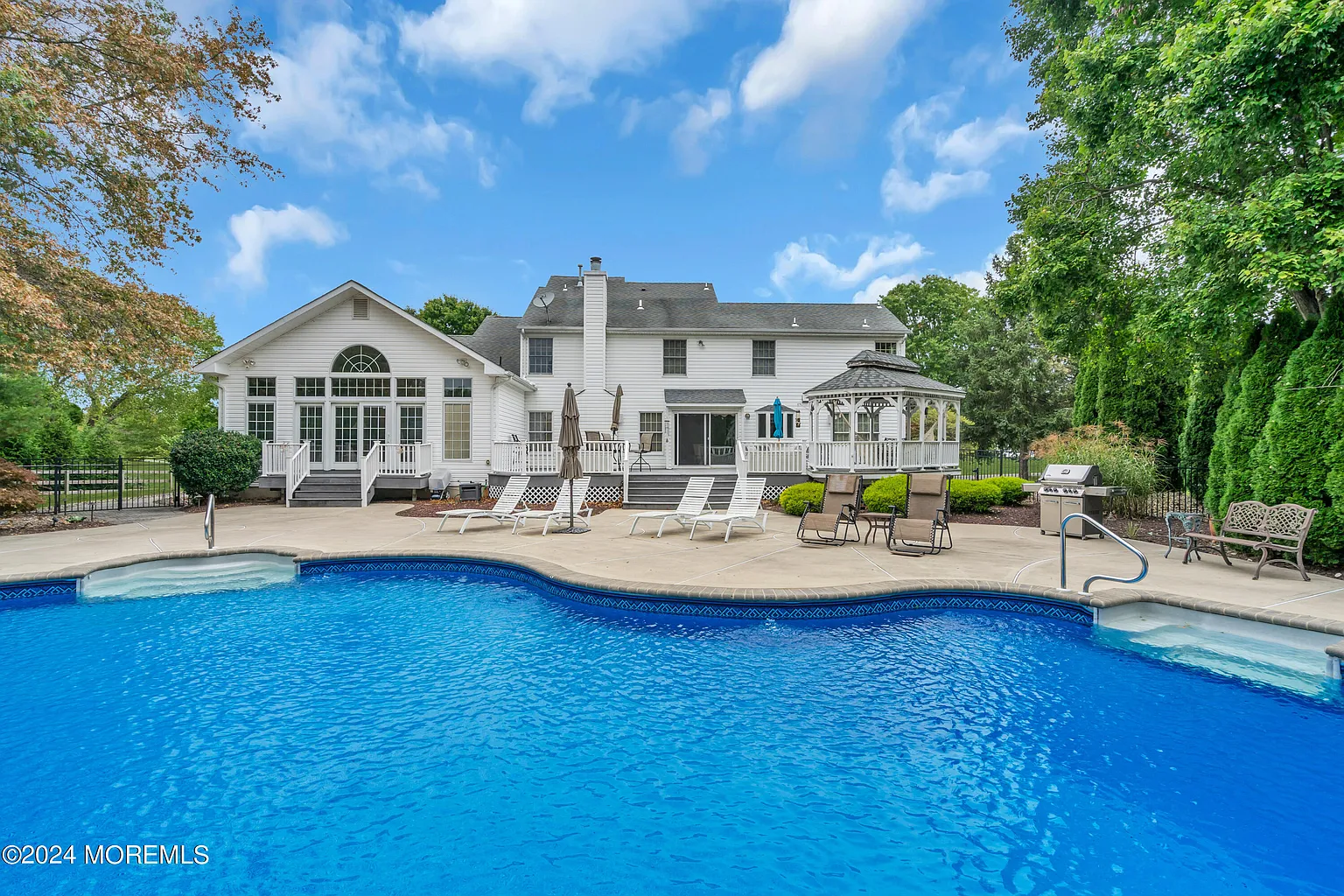16 Saddlebrook Road photo 1