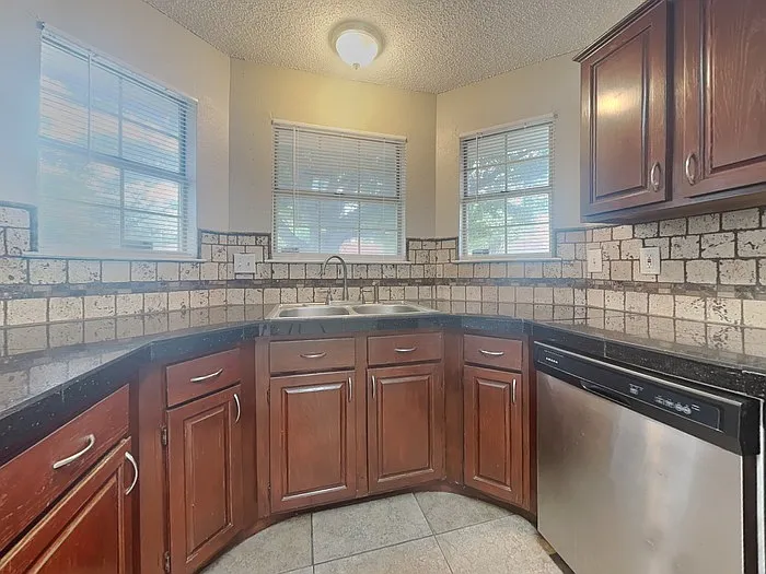 3104 Stonewall Ln — Photo 6
