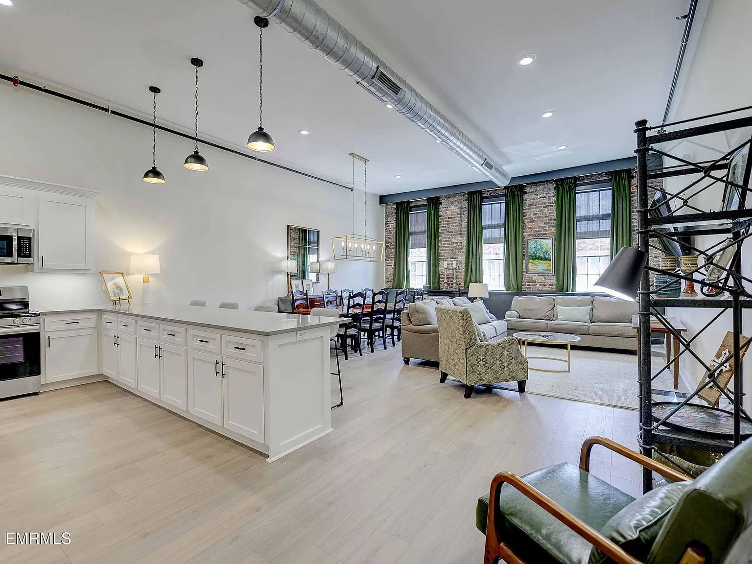 3 bed, 2.0 bath, $2,200 — Photo 4