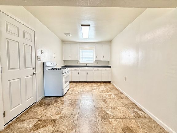 4th image of 814 S Sequoia Ave