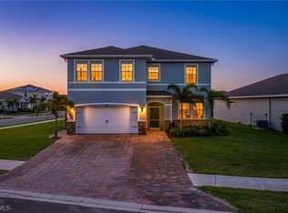 202 Spring Hill Lake Loop, Cape Coral, FL 33993