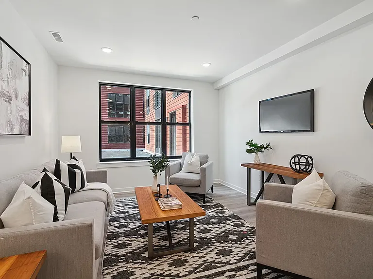 4444 Ridge Ave #A — Photo 5