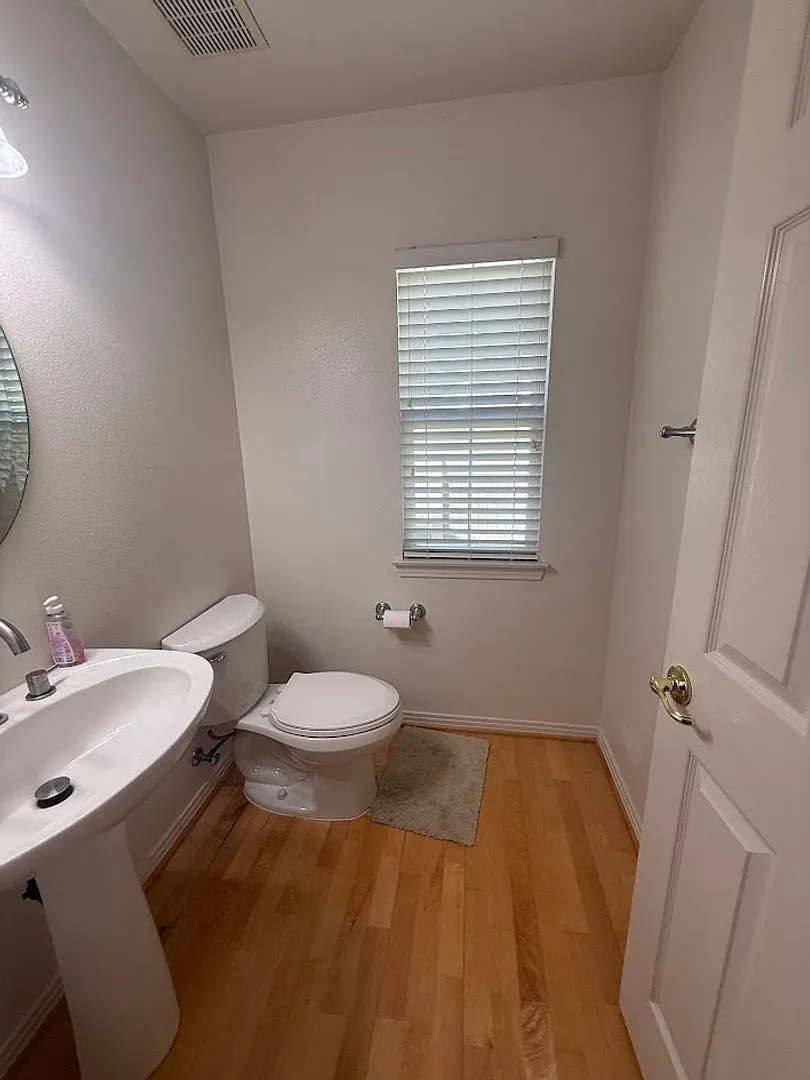 Spacious Detached Home in the Desirable Gated Breakers Community — Photo 4